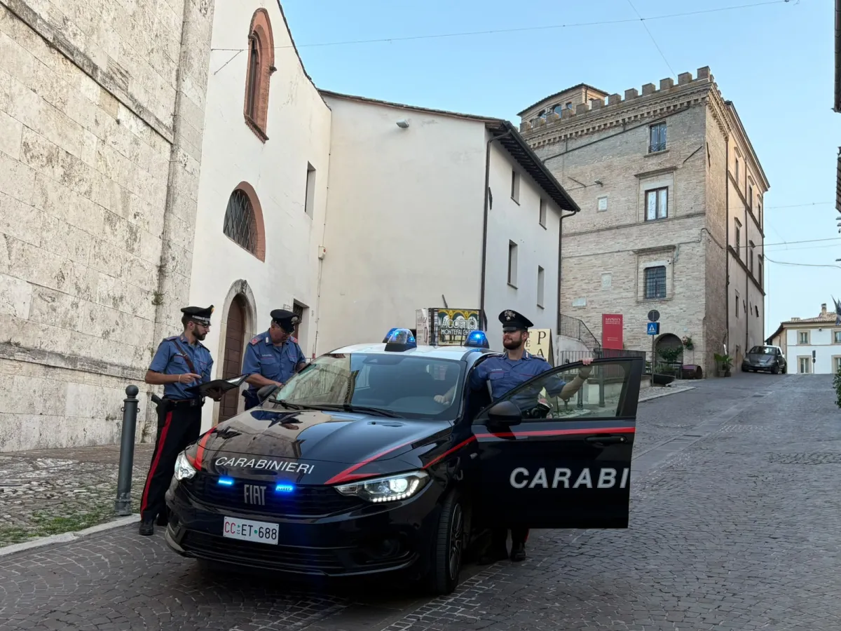 Montefalco, chiede una bottiglia d’acqua e rapina un anziano: arrestato 46enne