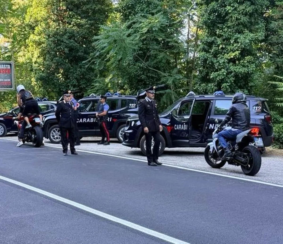 Controlli dei Carabinieri in Valtiberina, attenzione all’Apecchiese: 43 persone identificate e cinque segnalate per droga