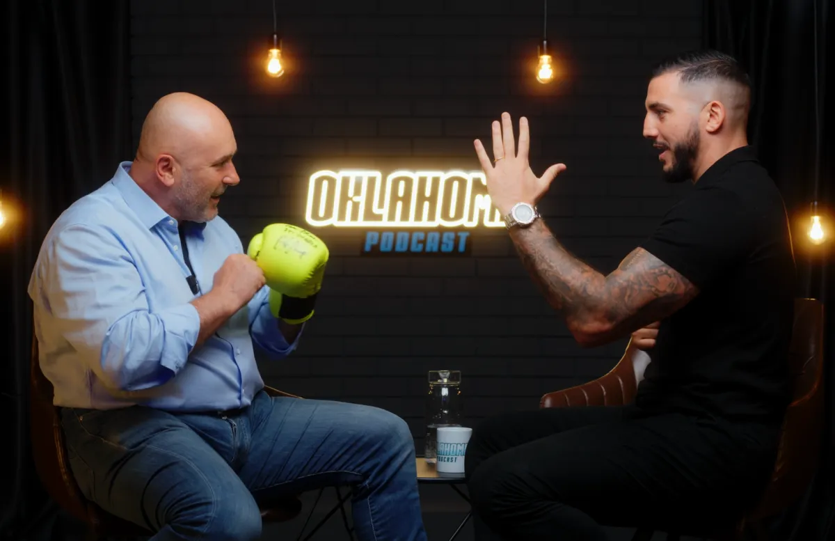 Truffe social, allarme falsi profili per il sindaco Bandecchi. Intanto riparte il suo "Oklahoma Podcast"
