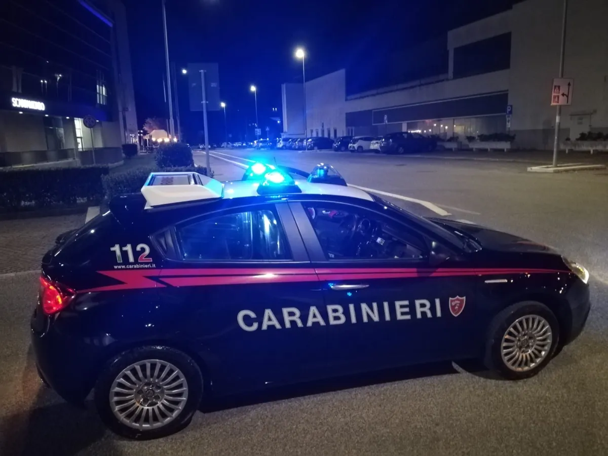 Terni, rissa e minacce con un coltello in piazza della Pace: quattro stranieri denunciati dai Carabinieri