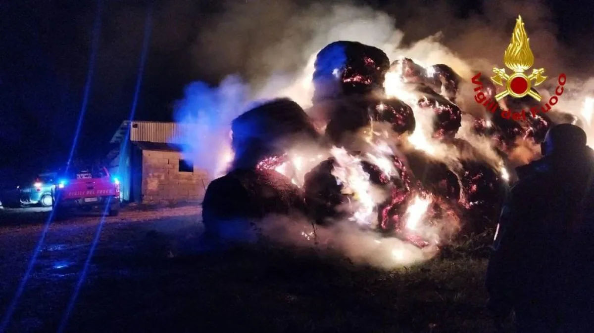 Incendio a Morgnano di Spoleto, fiamme in un annesso agricolo: Vigili del Fuoco al lavoro