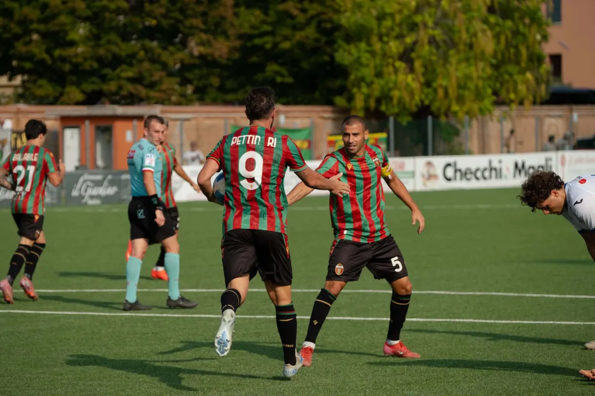 Ternana, giudice sportivo: Pettinari squalficato per tre giornate e ammenda per i fumogeni