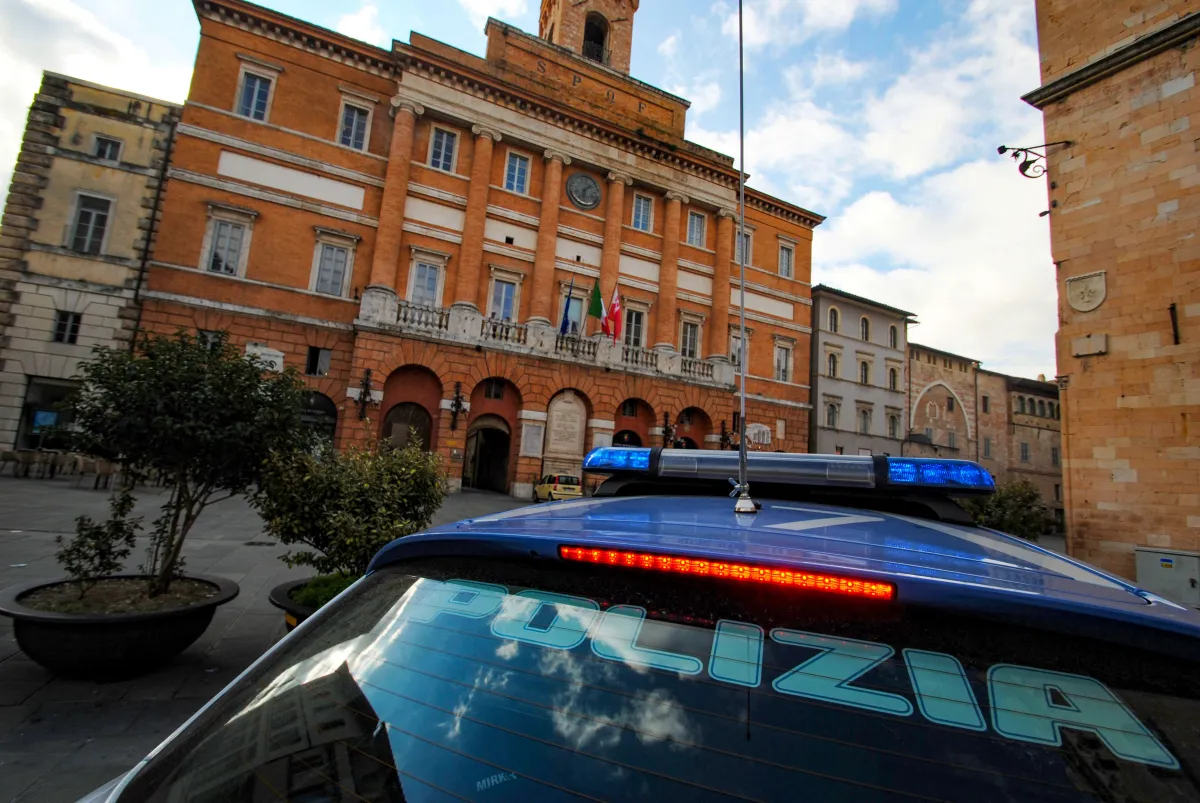 Foligno, aggredisce la compagna mentre è in prova ai servizi sociali. 56enne finisce in carcere