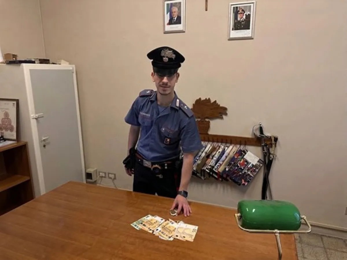 Marsciano, 21enne denunciato per spaccio: sequestrati hashish e 1.160 euro