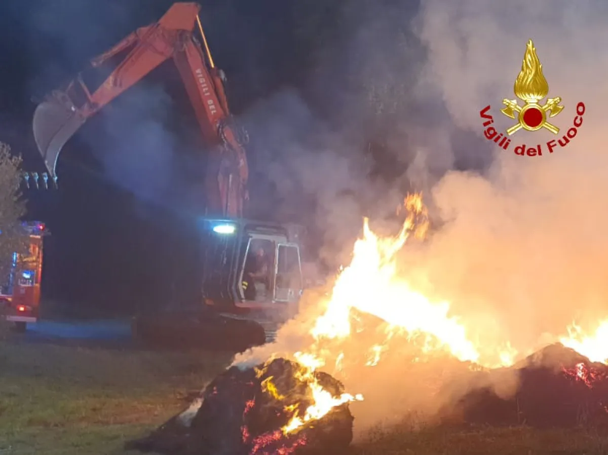 Incendio nelle campagne di Stroncone. A fuoco 60 rotoballe