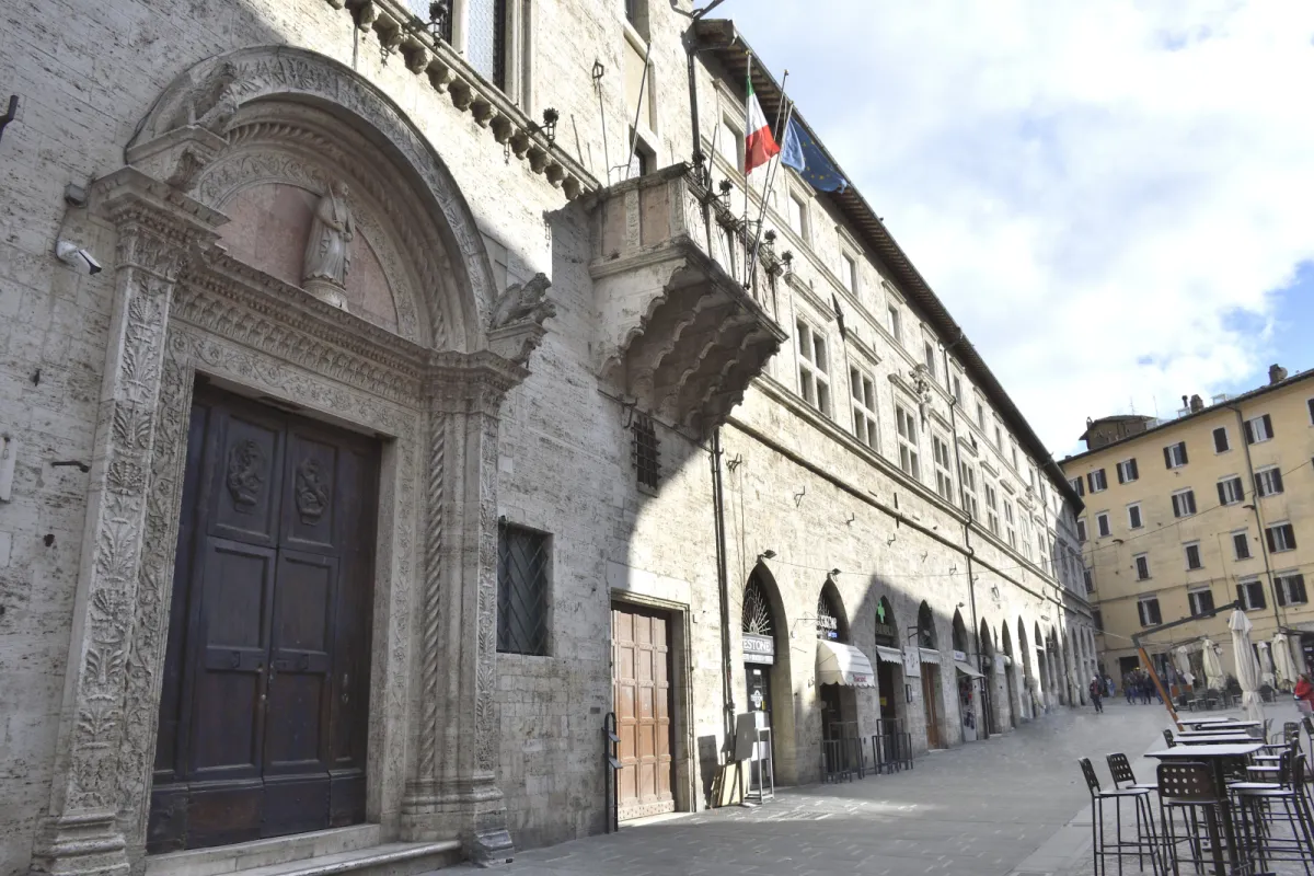 Perugia, neonato morto dopo il parto, 22 sanitari indagati per omicidio colposo: sabato l’autopsia