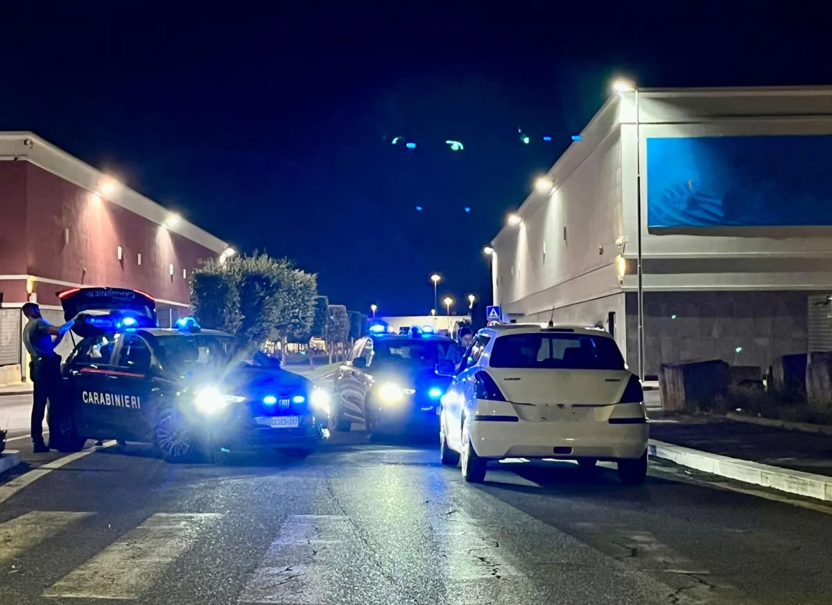 Perugia, controlli dei Carabinieri alle fermate bus: 75 persone identificate