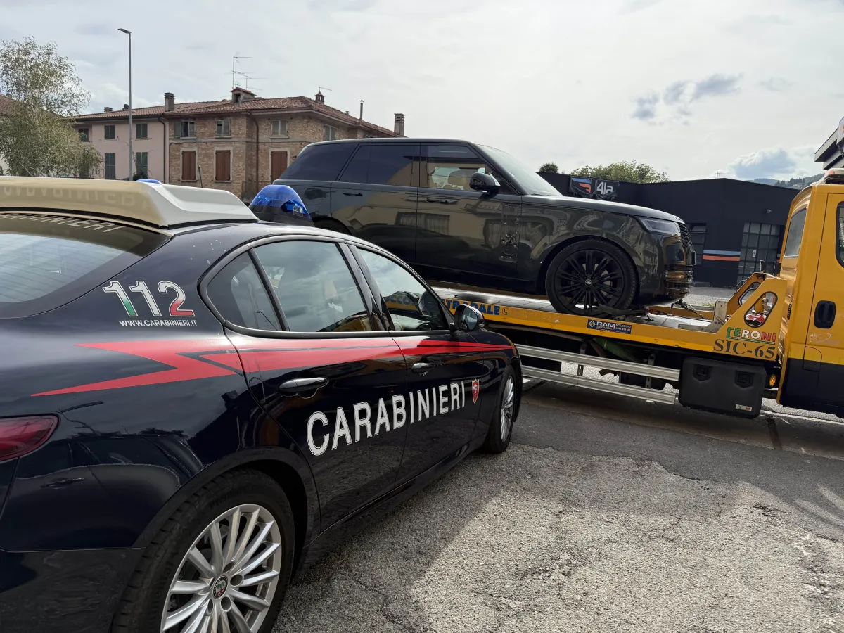 Città di Castello, fuga sulla E45: arrestato 15enne alla guida di un’auto rubata