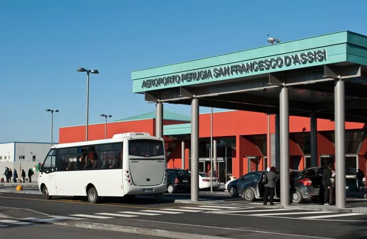 Perugia-Linate, volo all’alba e rientro la sera: il dossier è alla Regione