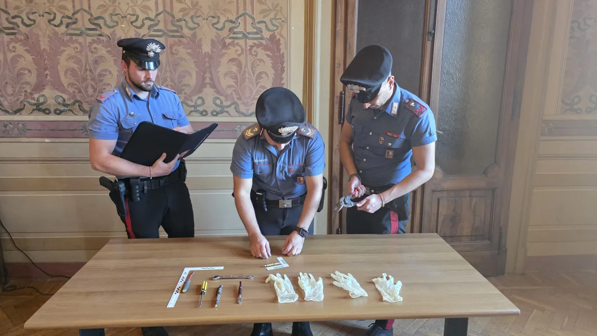Foligno, fermato nella notte con cesoie e attrezzi da scasso: denunciato un 30enne