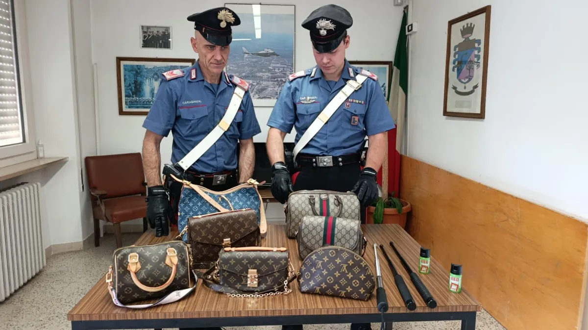 Pissignano, controlli dei Carabinieri alla fiera dell’antiquariato: deferiti due espositori