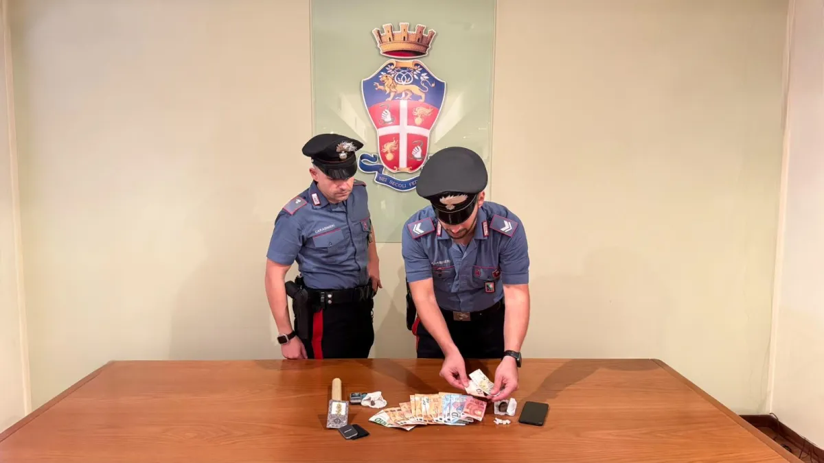 Corciano, 28enne arrestato con eroina e hashish: sequestrati 705 euro e un bilancino