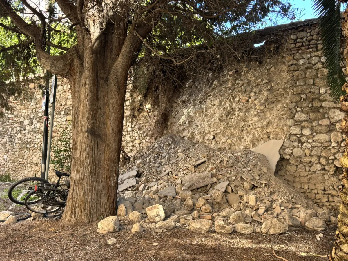 Terni, crollo delle mura medievali: ordinanza di Bandecchi e rebus sulla proprietà