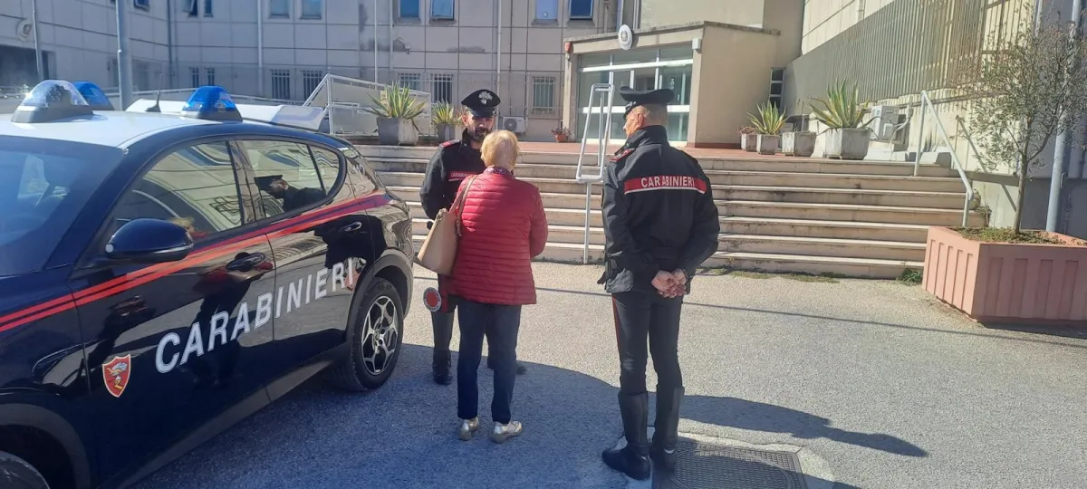 Spoleto, finto carabiniere chiede oro e gioielli a un’88enne: arrestata una 21enne