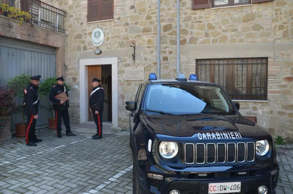 Gualdo Cattaneo, truffa del falso operatore bancario: recuperati 15mila euro, denunciata una 59enne