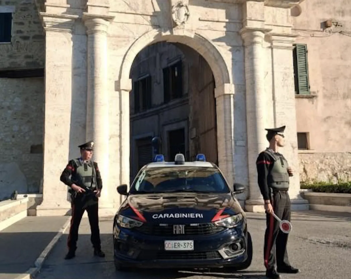 Amelia, evade dai domiciliari e tenta la fuga alla vista dei Carabinieri: arrestato